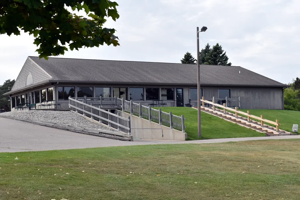 Lakeside Links Golf Course clubhouse in Ludington, MI